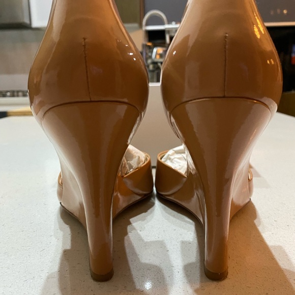 Oroton patent leather wedges . - Picture 2 of 6